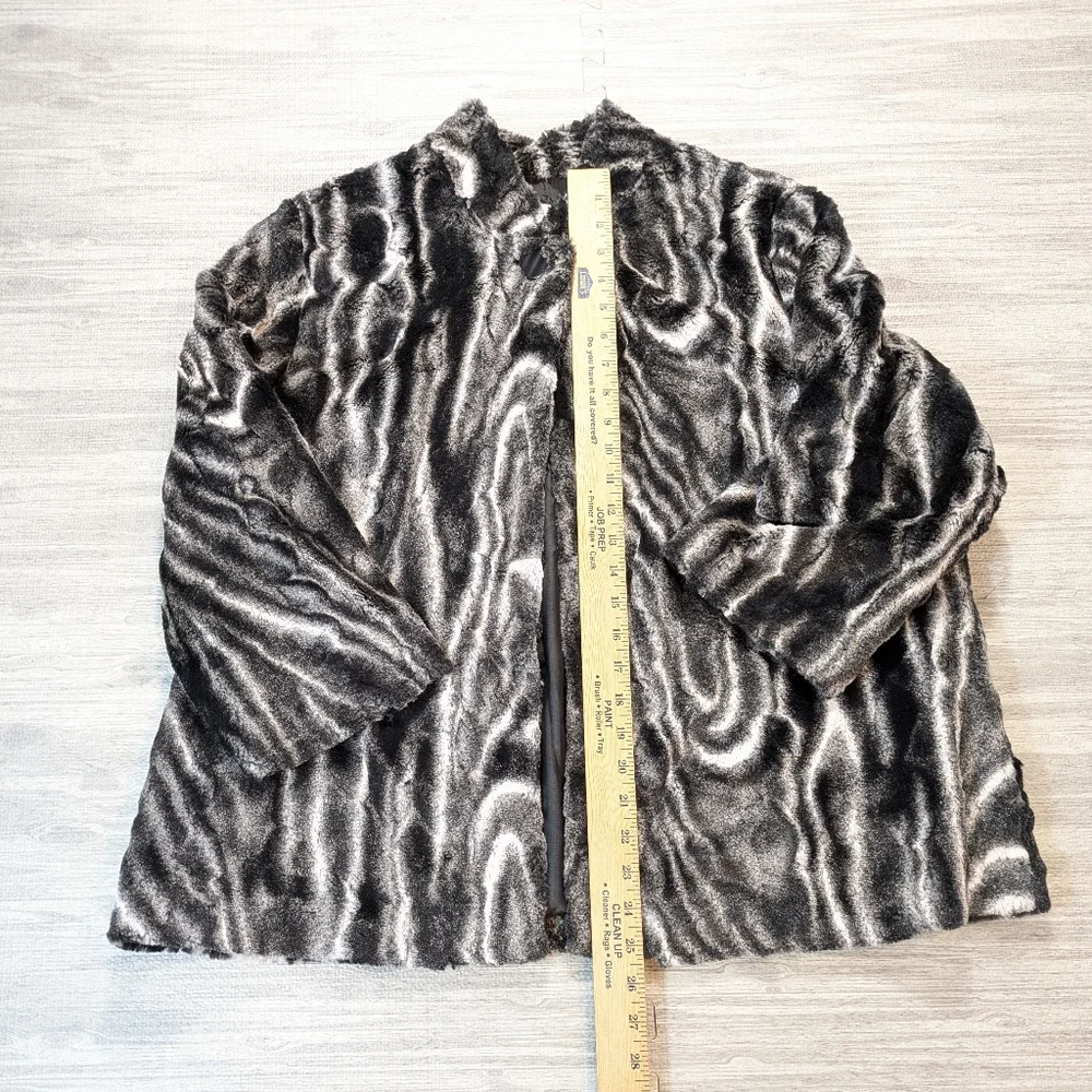Alfred‎ Dunner Manhattan Skyli Women's Black White Faux Fur Jacket Evening 16